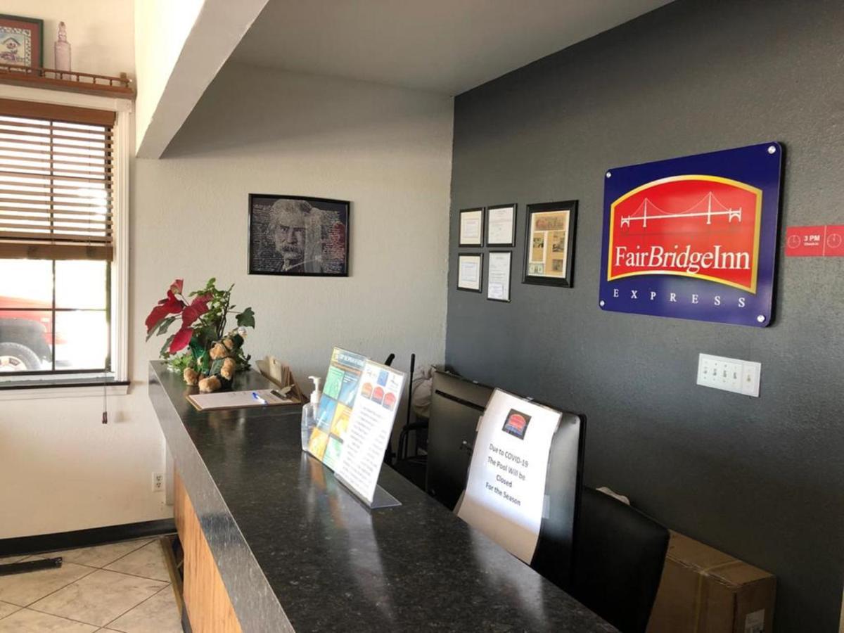 Fairbridge Inn Express Monroe City Exteriör bild