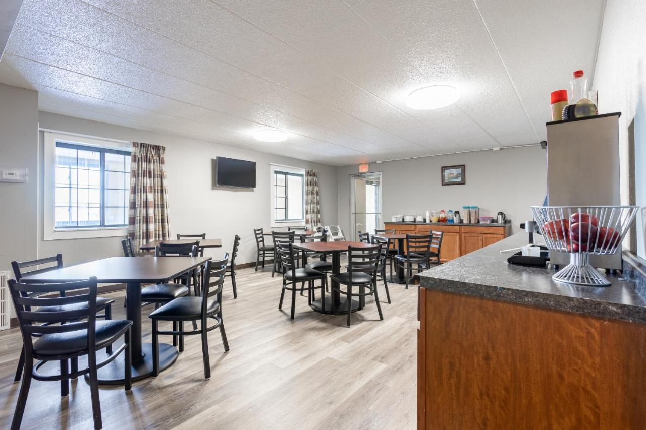 Fairbridge Inn Express Monroe City Exteriör bild